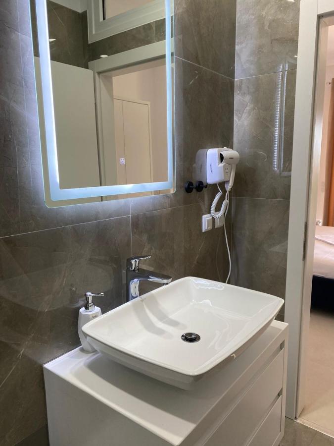 Apartment Artemis Himare Esterno foto