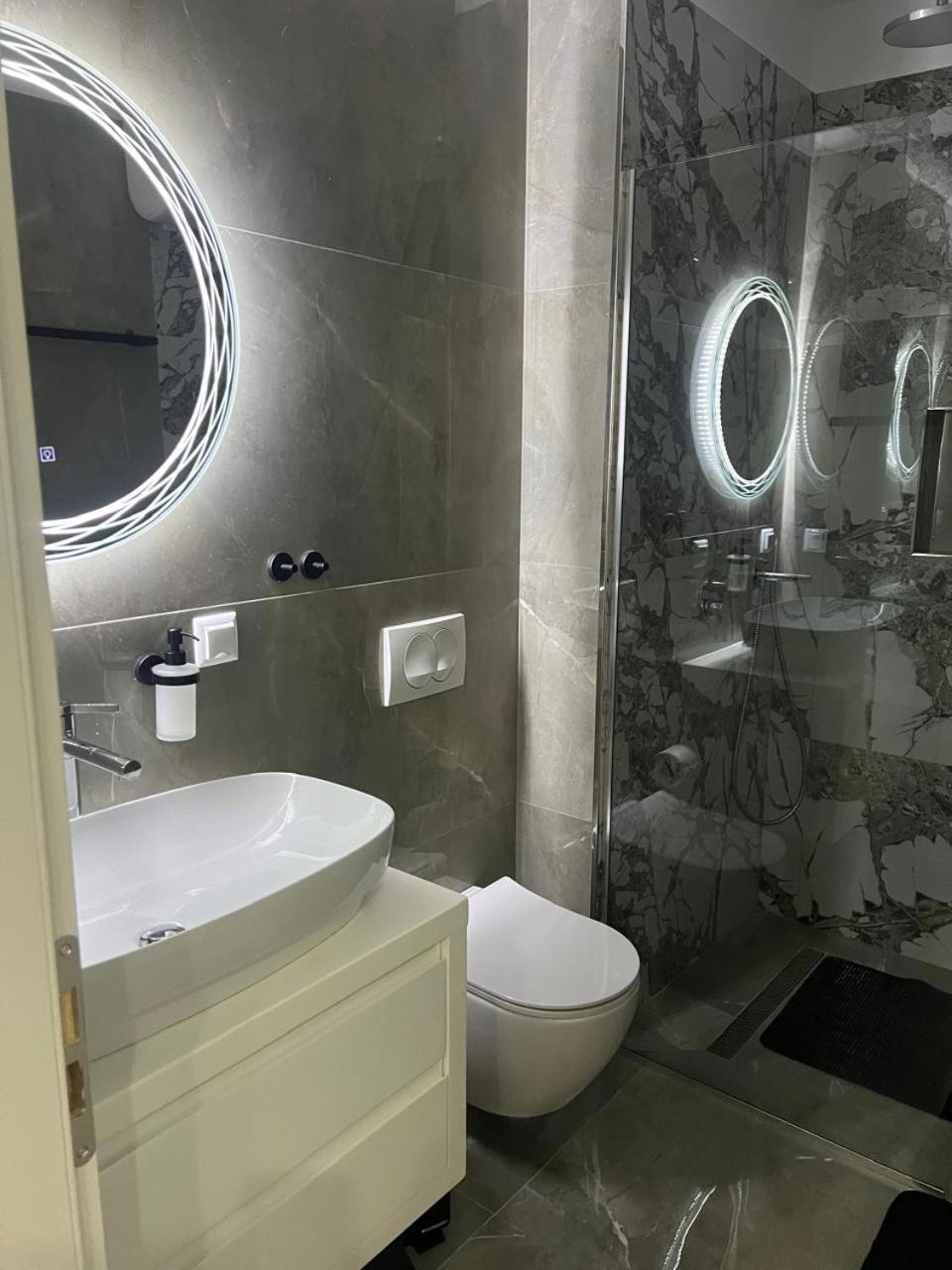 Apartment Artemis Himare Esterno foto