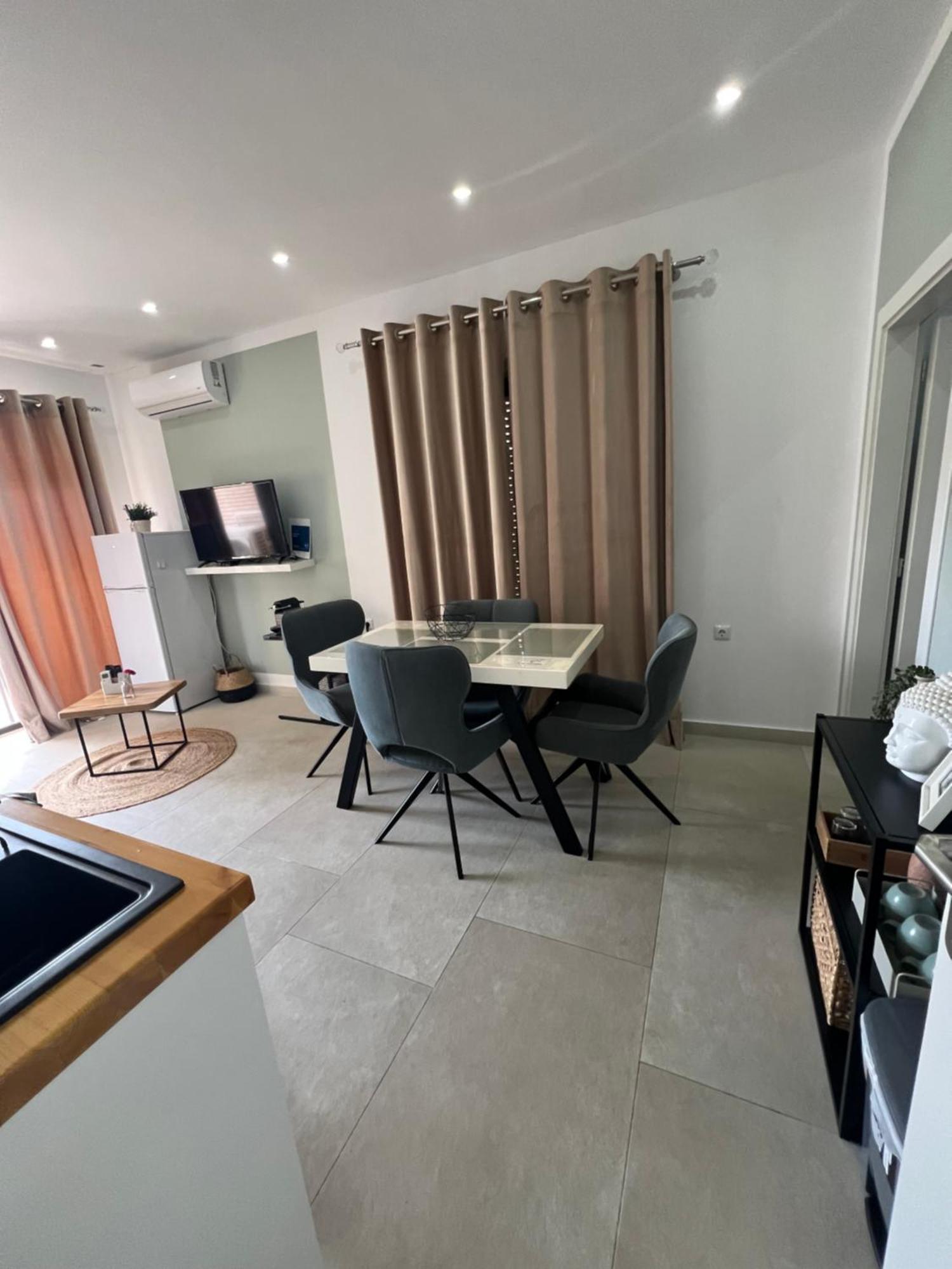 Apartment Artemis Himare Esterno foto