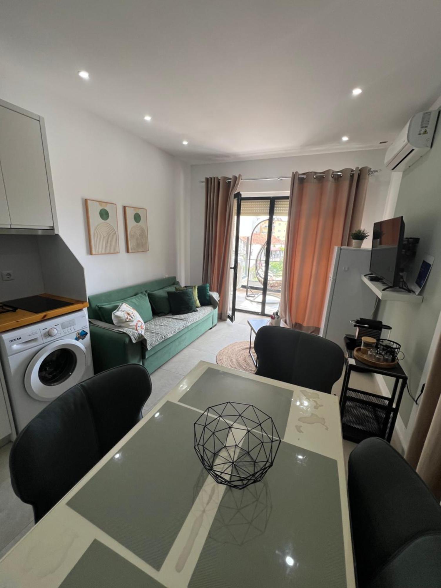Apartment Artemis Himare Esterno foto